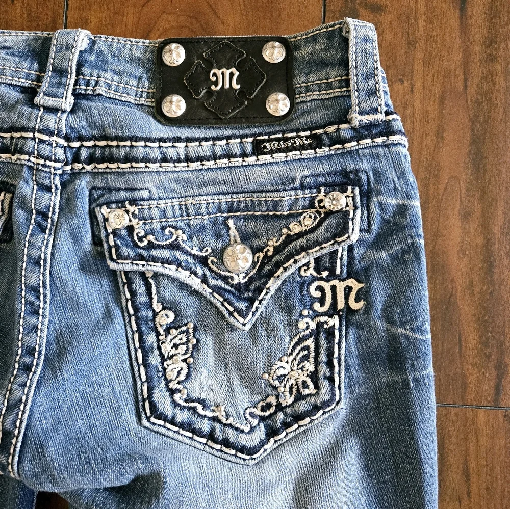 Miss Me Boot Rhinestone Embellished Embroidered Flap Pocket Jeans Women's Sz 27 - Picture 6 of 16